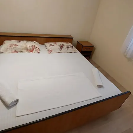 Lana Apartment